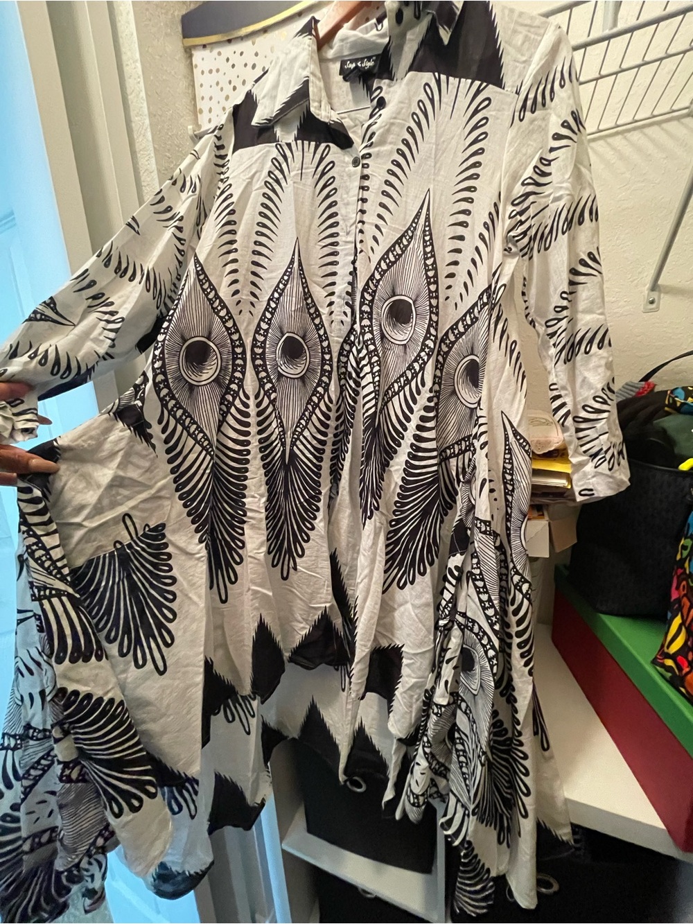 Black & White Peacock-Print Woman Button-down Dress